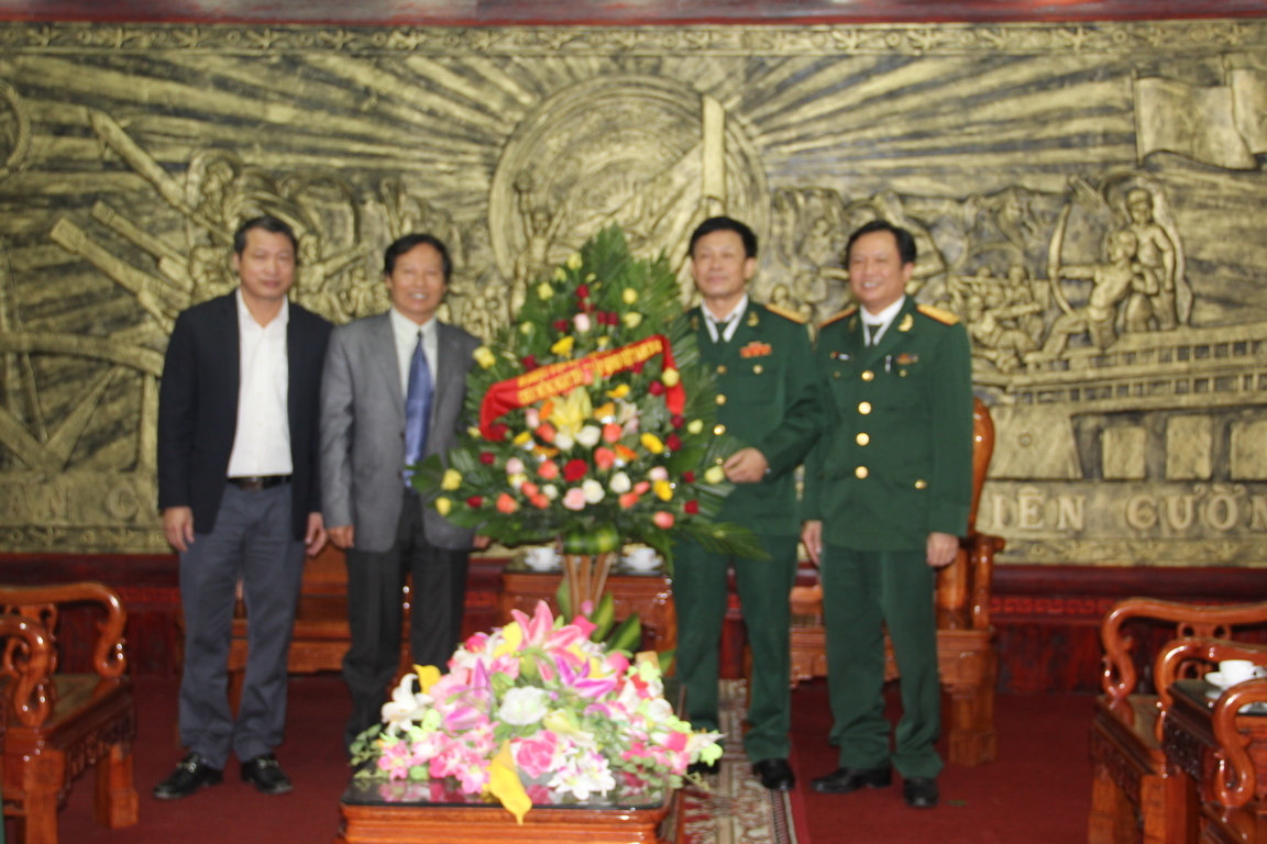 lanh-dao-nha-truong-tham-va-chuc-mung-cac-don-vi-quan-doi-nhan-ngay-thanh-lap-qdnd-viet-nam