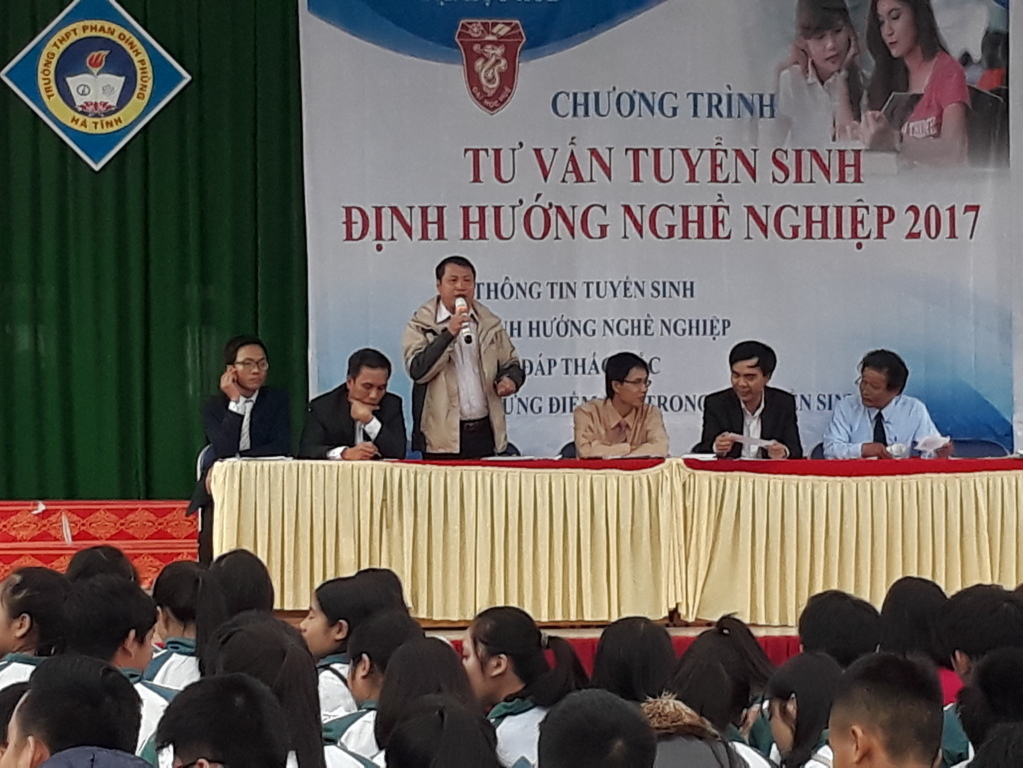 tu-van-tuyen-sinh-dinh-huong-nghe-nghiep-nam-2017-tai-ha-tinh