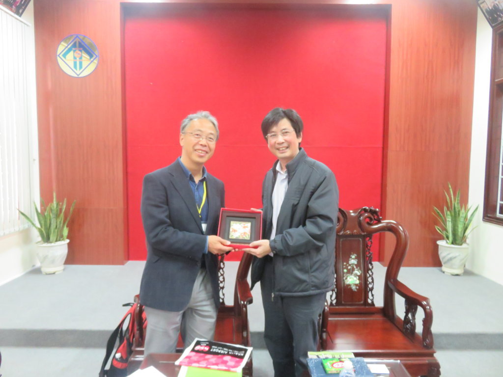 tiep-va-lam-viec-voi-dai-dien-truong-dai-hoc-ibaraki-nhat-ban