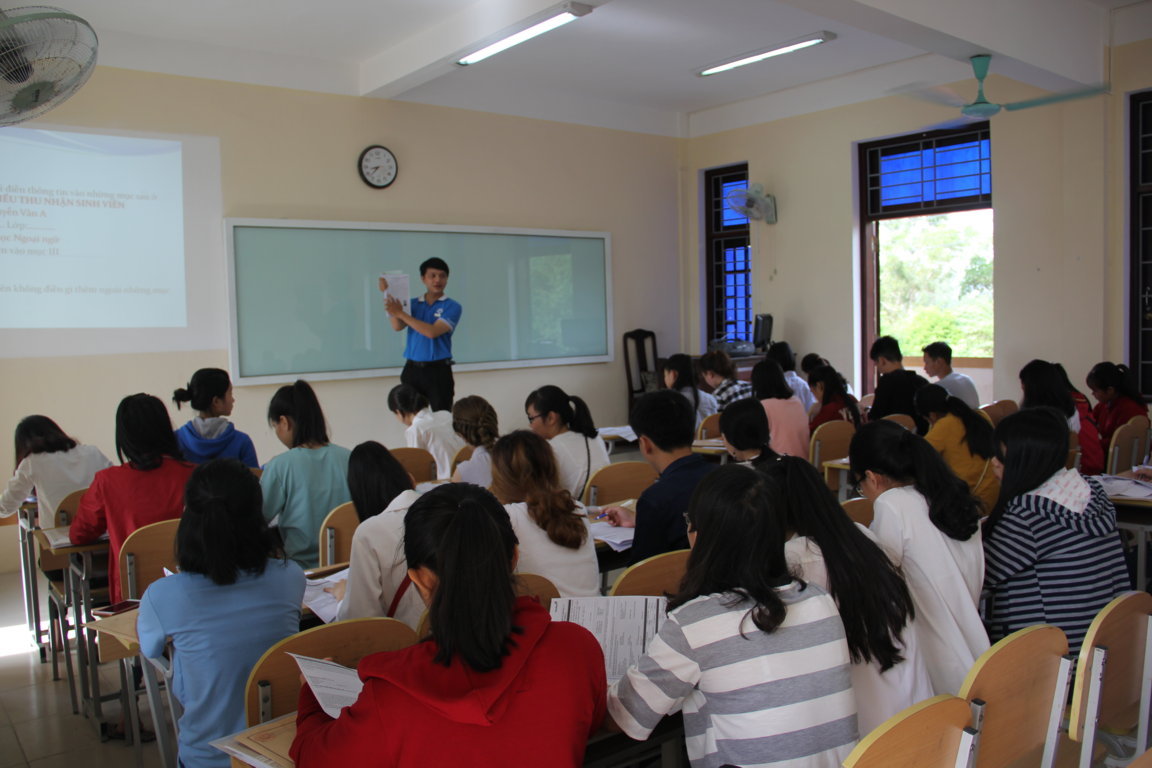 ron-rang-khong-khi-ngay-nhap-hoc-cua-tan-sinh-vien-khoa-2017