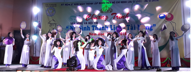 thi-sinh-dem-chung-ket-cuoc-thi-nu-sinh-thanh-lich-tai-nang-cua-truong-thpt-binh-son-quang-ngai-yeu-thich-mon-ngoai-ngu