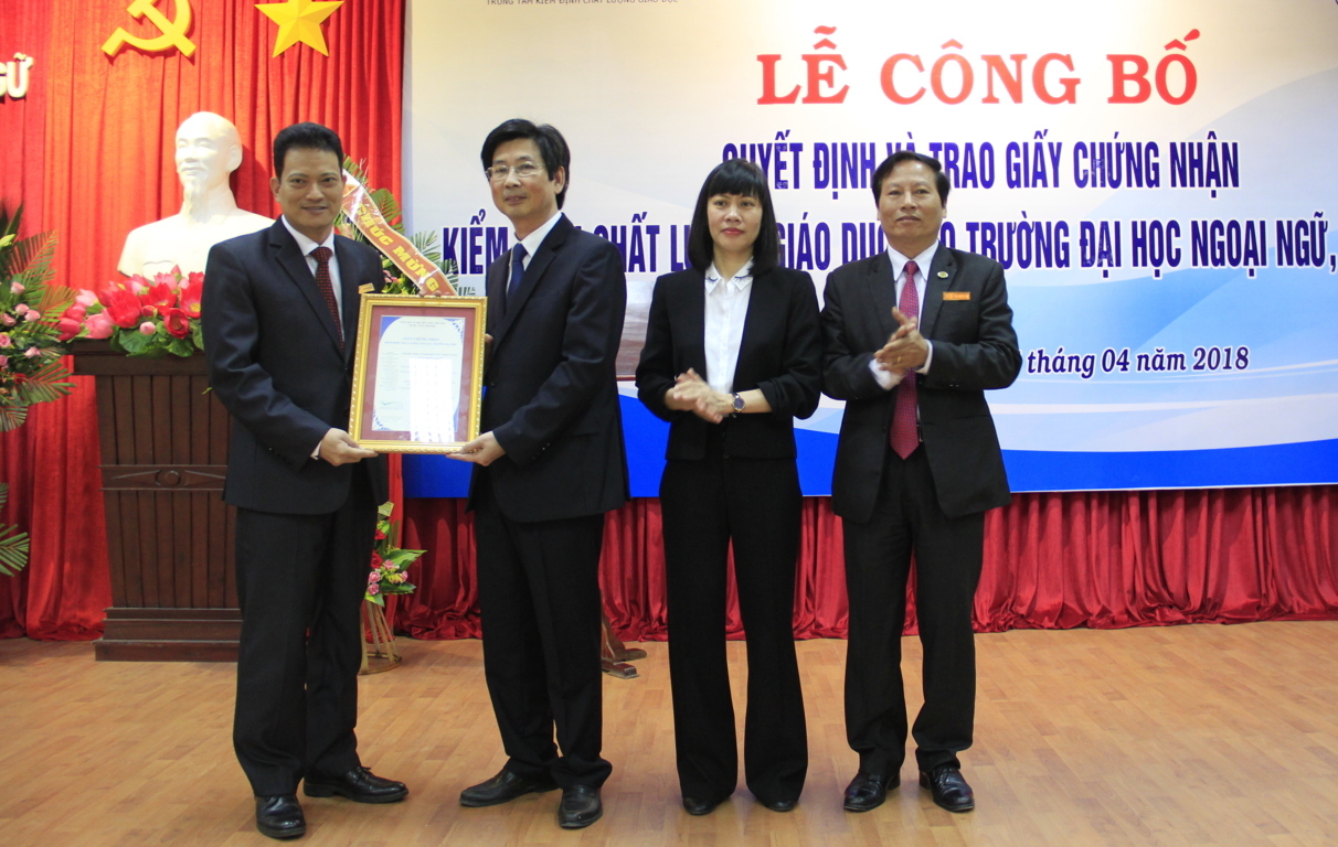 le-cong-bo-quyet-dinh-va-trao-giay-chung-nhan-kiem-dinh-chat-luong-giao-duc