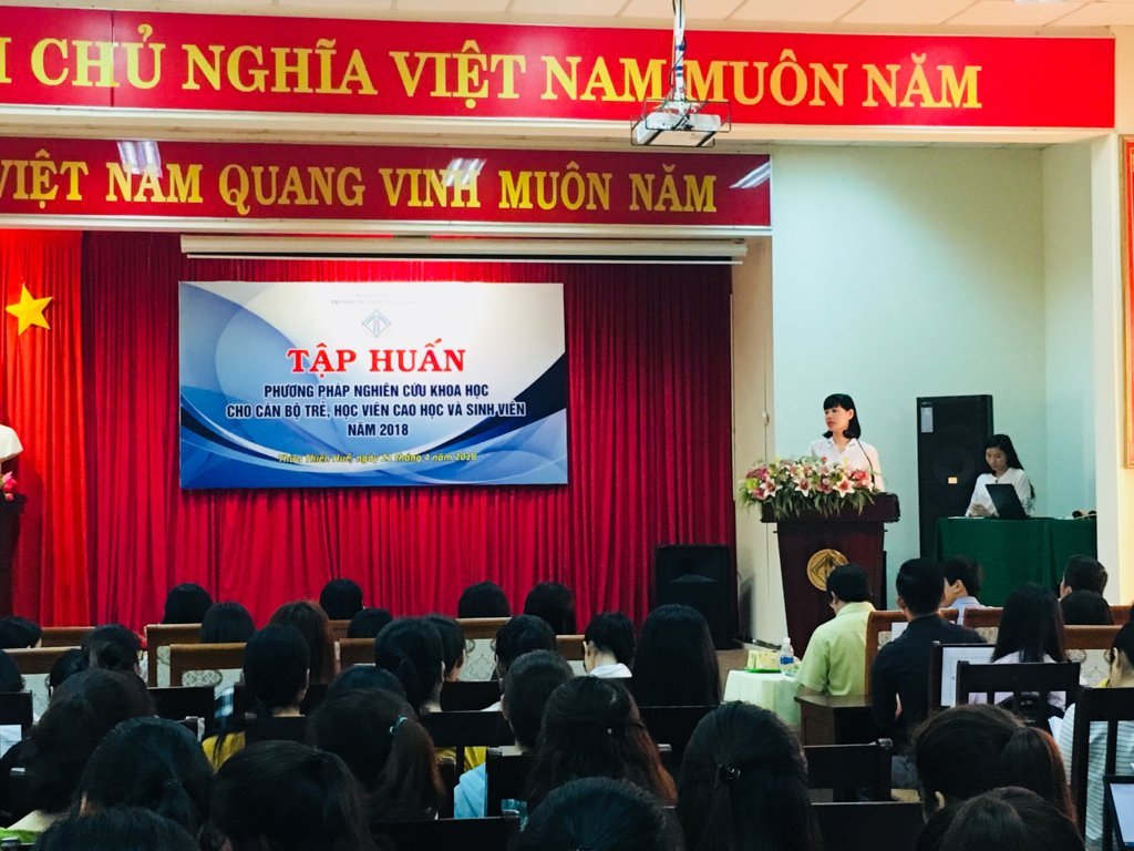 tap-huan-phuong-phap-nghien-cuu-khoa-hoc-cho-can-bo-tre-hoc-vien-cao-hoc-va-sinh-vien-nam-2018