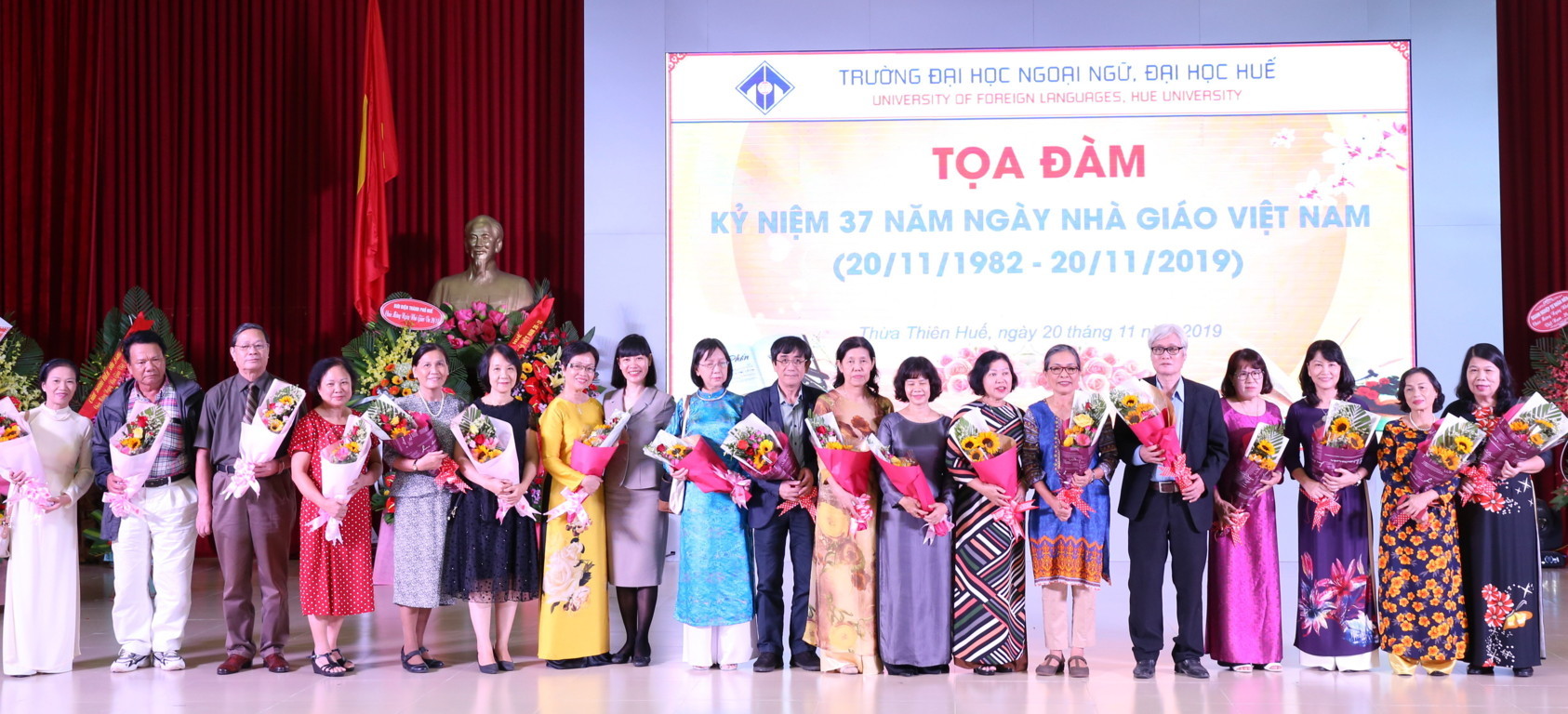 toa-dam-ky-niem-ngay-nha-giao-viet-nam-2011
