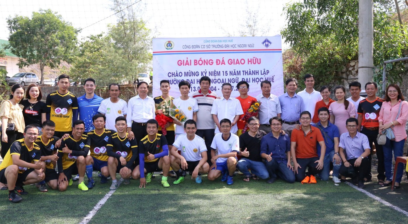 giai-bong-da-giao-huu-chao-mung-ky-niem-15-nam-thanh-lap-truong-dai-hoc-ngoai-ngu-dai-hoc-hue