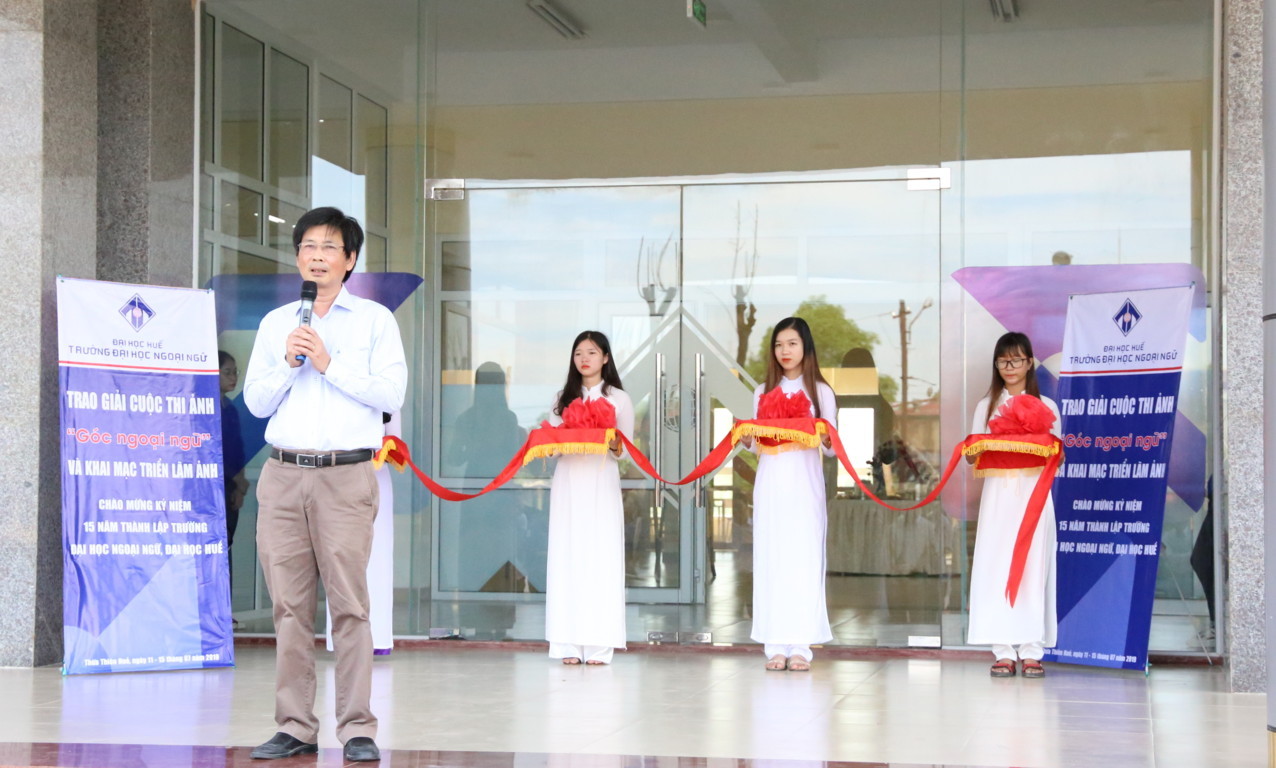 trien-lam-anh-goc-ngoai-ngu