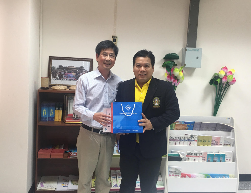 chuyen-cong-tac-cua-doan-dai-bieu-truong-dai-hoc-ngoai-ngu-dai-hoc-hue-den-cac-truong-doi-tac-tai-thai-lan