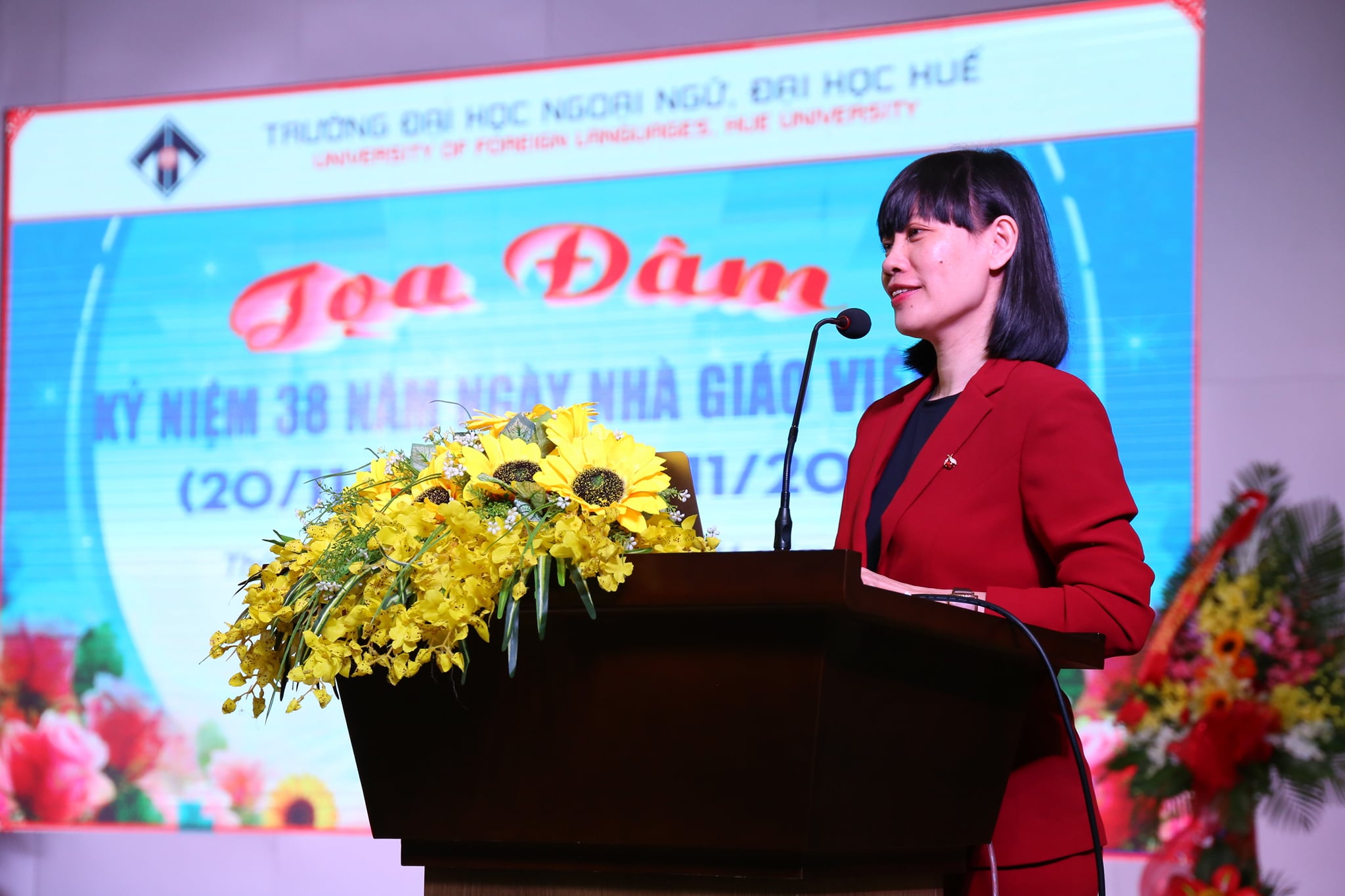 toa-dam-ky-niem-ngay-nha-giao-viet-nam-2011-5fb8e6c8822f5