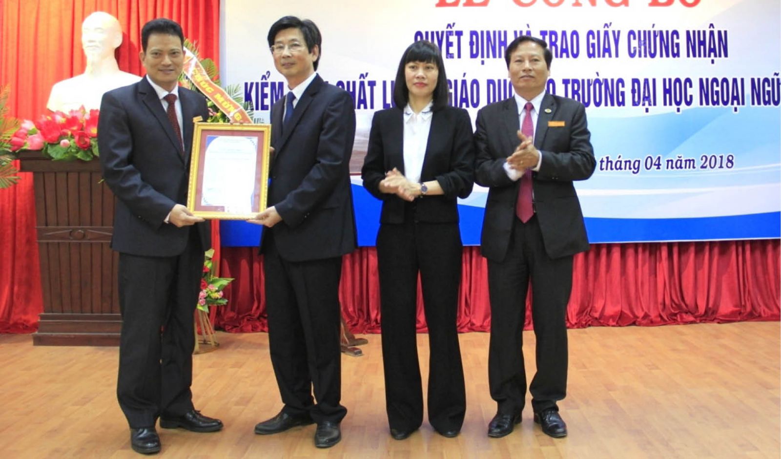 tao-uy-tin-va-vi-the-cho-truong-dai-hoc-ngoai-ngu