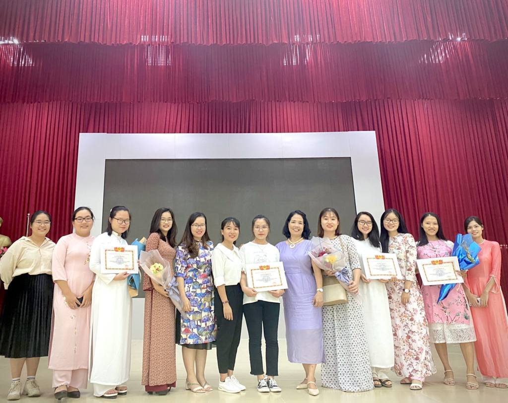 sinh-vien-truong-dai-hoc-ngoai-ngu-dat-thanh-tich-cao-trong-giai-thuong-sinh-vien-nghien-cuu-khoa-hoc-cap-dai-hoc-hue-nam-2020