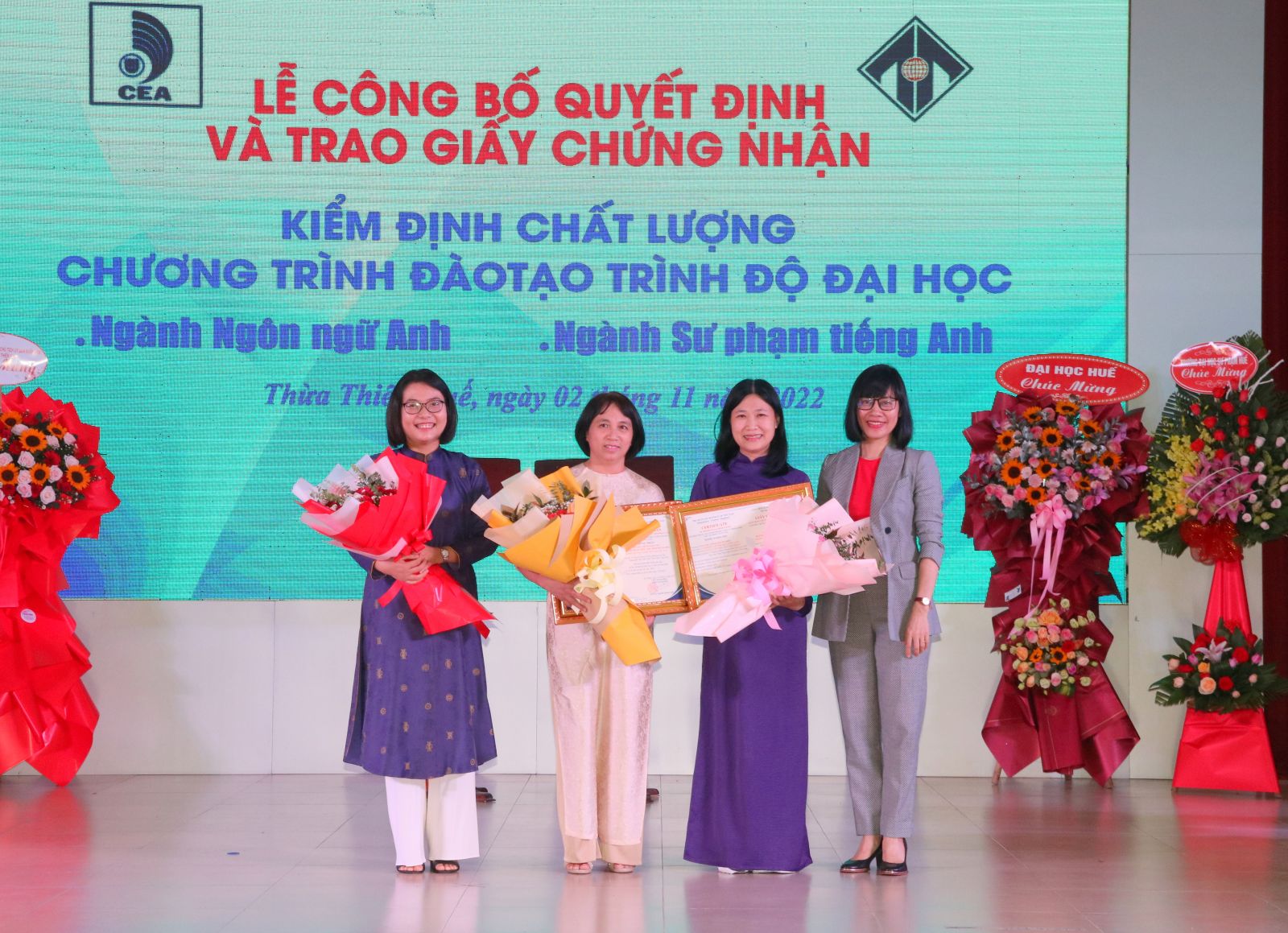 truong-dai-hoc-ngoai-ngu-chao-don-gan-2000-tan-sinh-vien