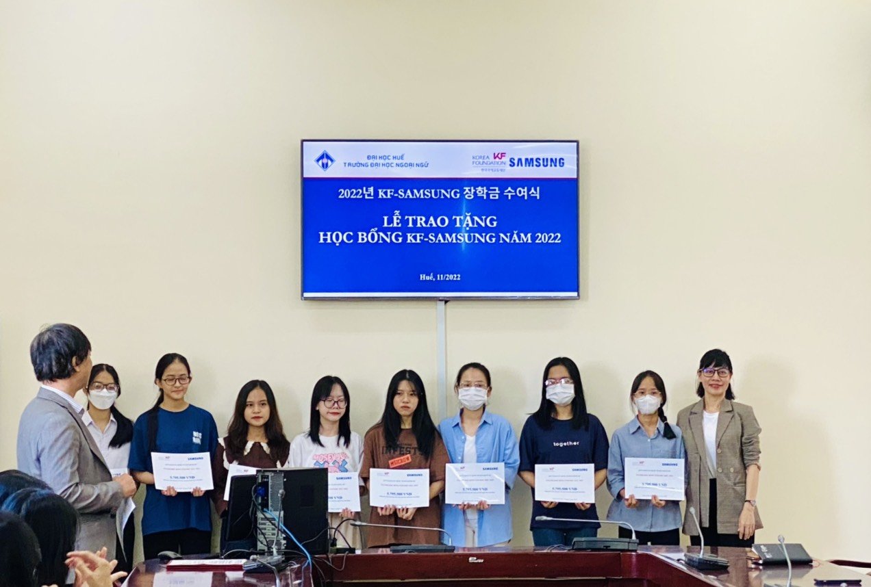 le-trao-hoc-bong-va-phong-hoc-thong-minh-kf-korea-foundation