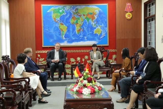 chuyen-tham-cua-ban-lanh-dao-vien-goethe-tai-truong-dai-hoc-ngoai-ngu-dai-hoc-hue