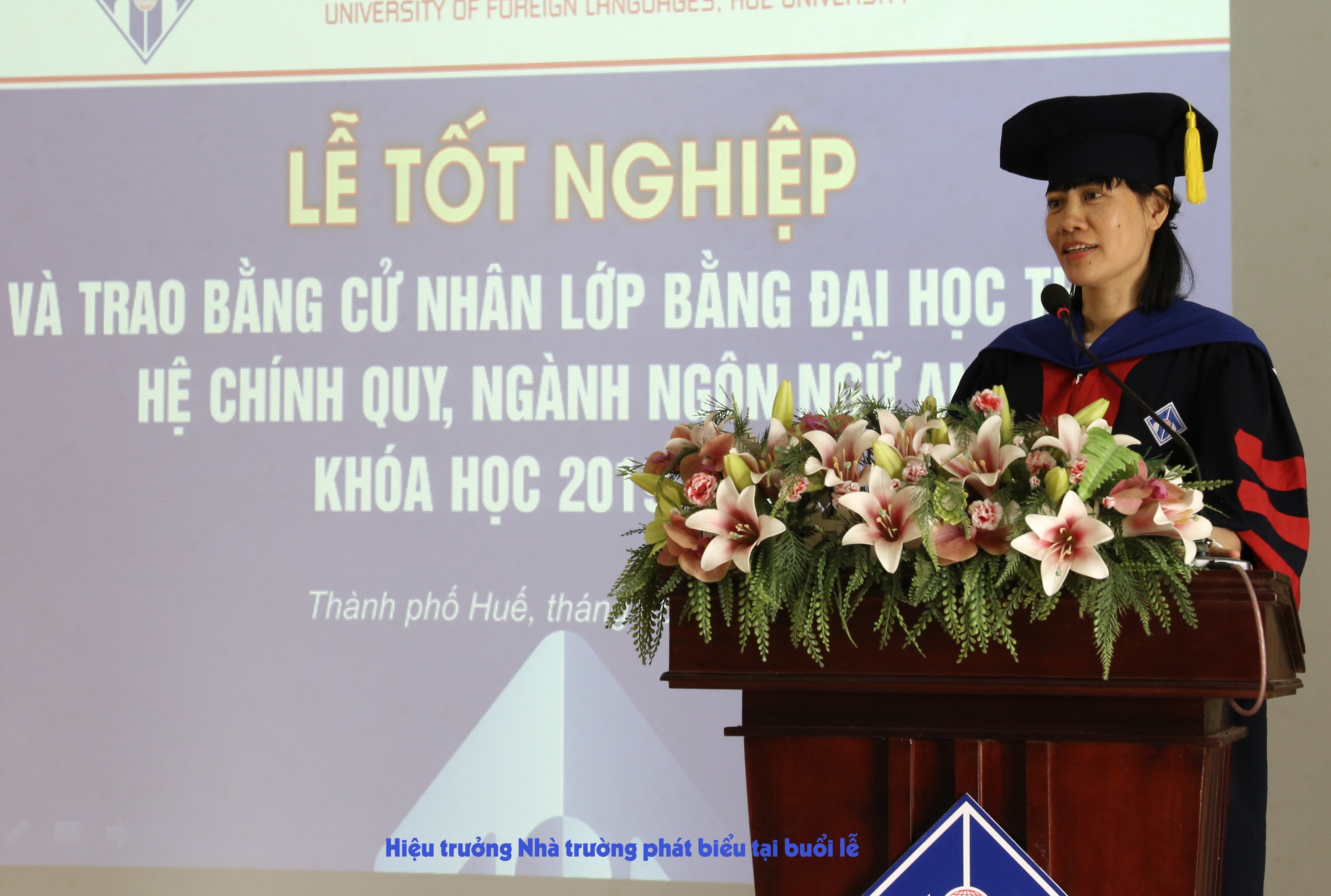 le-tot-nghiep-va-trao-bang-dai-hoc-thu-2-nganh-ngon-ngu-anh-he-chinh-quy