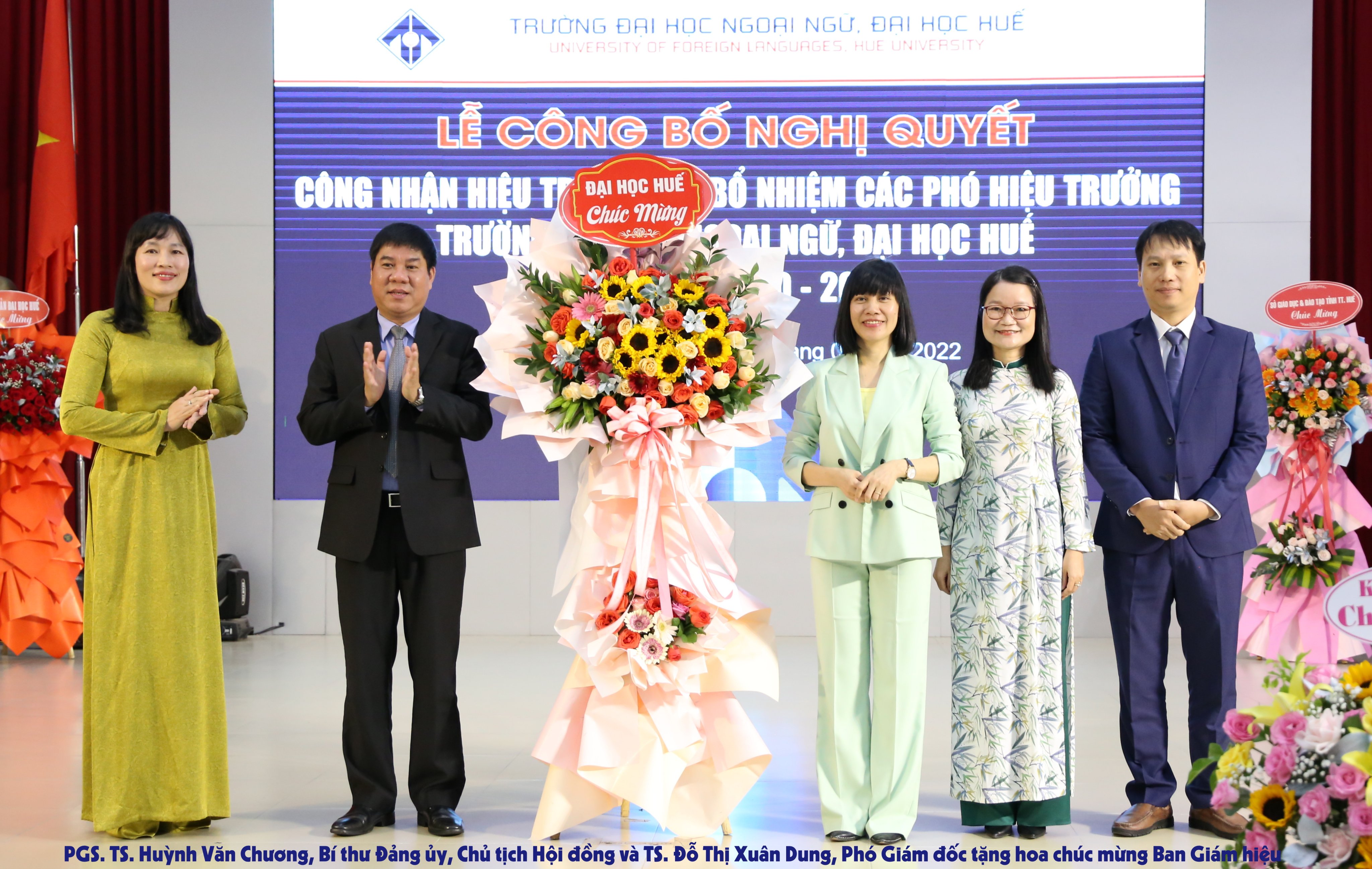 cong-bo-nghi-quyet-cong-nhan-hieu-truong-va-bo-nhiem-cac-pho-hieu-truong-truong-dai-hoc-ngoai-ngu-dai-hoc-hue