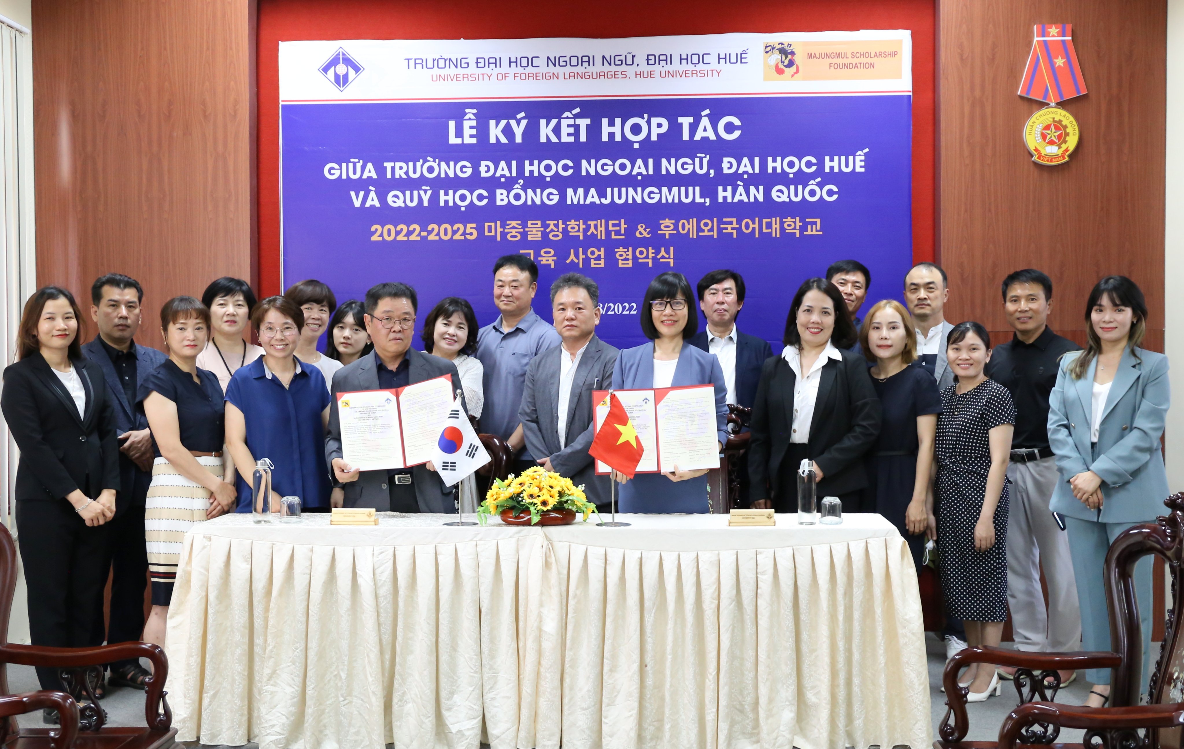 le-ky-ket-bien-ban-thoa-thuan-hop-tac-giua-truong-dai-hoc-ngoai-ngu-dai-hoc-hue-va-quy-hoc-bong-majungmul-han-quoc