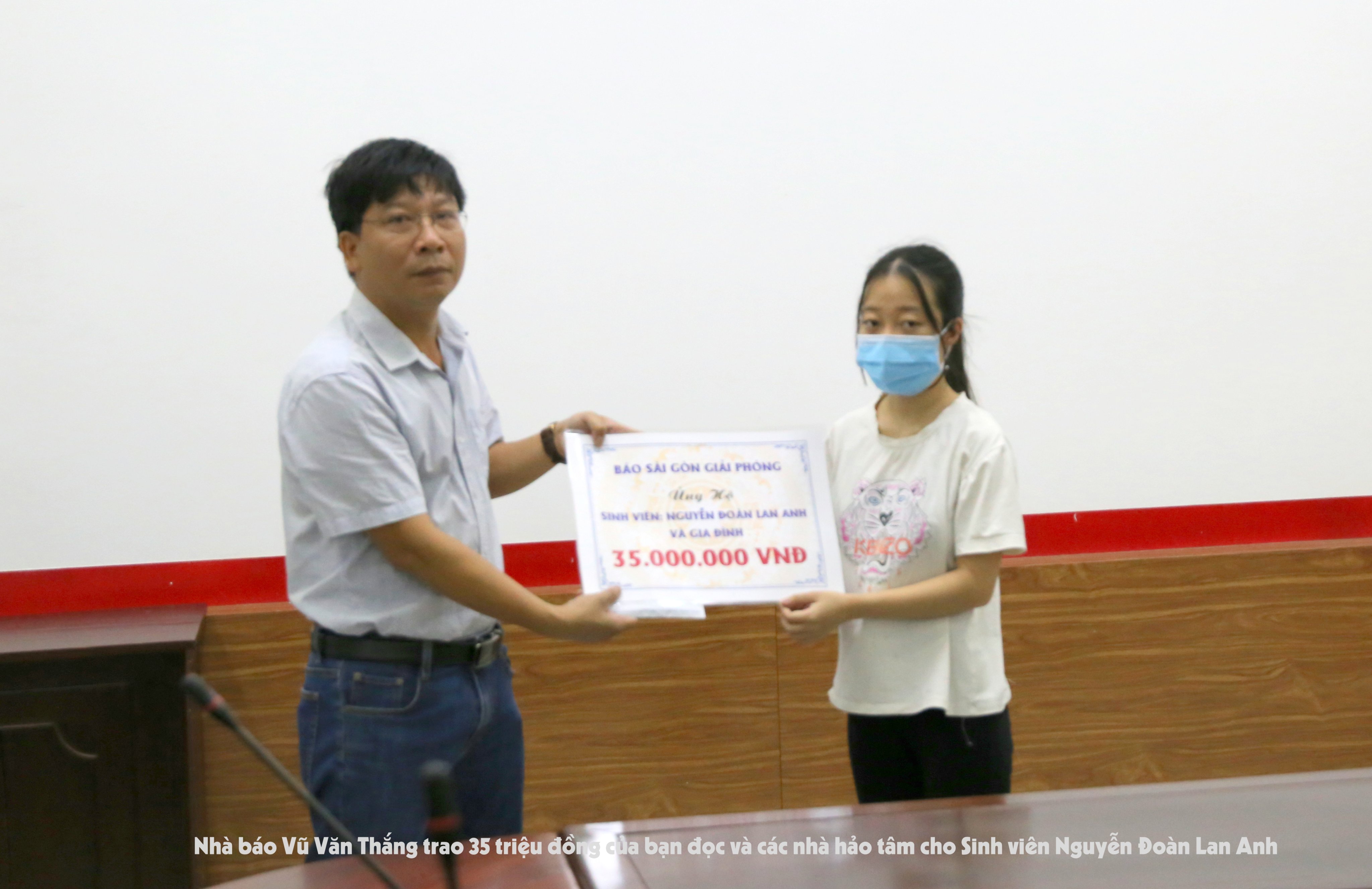 trao-35-trieu-dong-cho-sinh-vien-co-hoan-canh-dac-biet-kho-khan