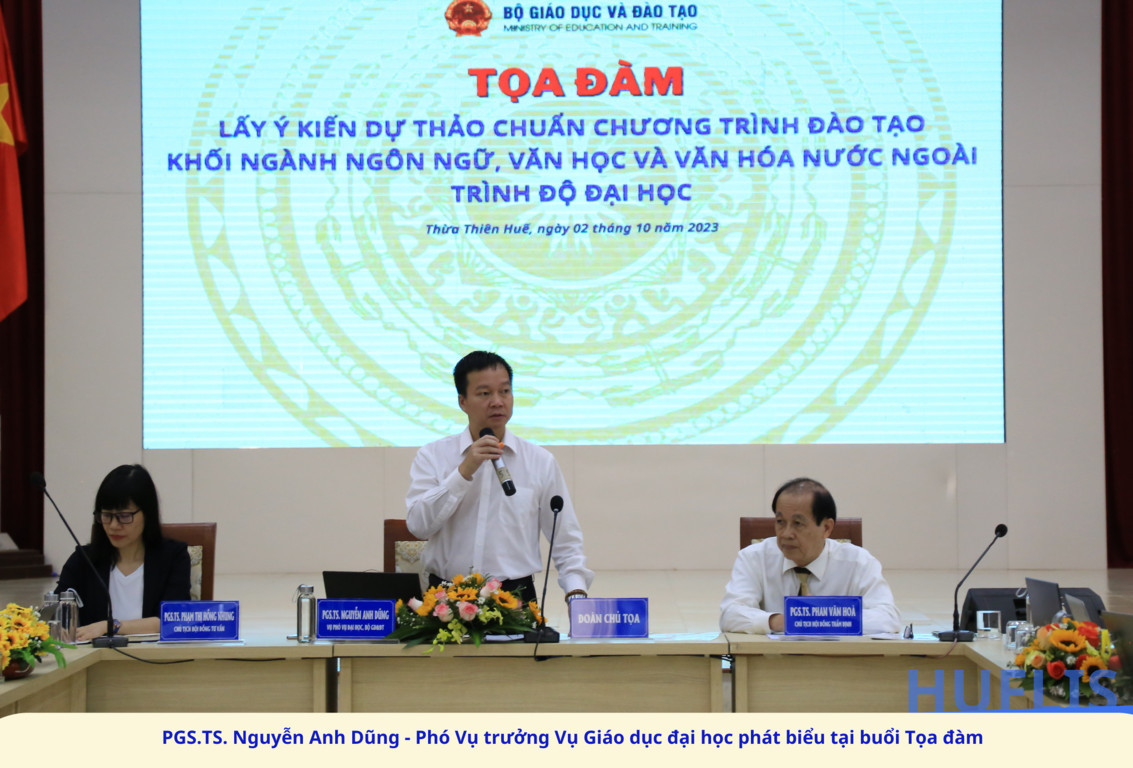 toa-dam-lay-y-kien-du-thao-chuan-chuong-trinh-dao-tao-khoi-nganh-ngon-ngu-van-hoc-va-van-hoa-nuoc-ngoai-trinh-do-dai-hoc