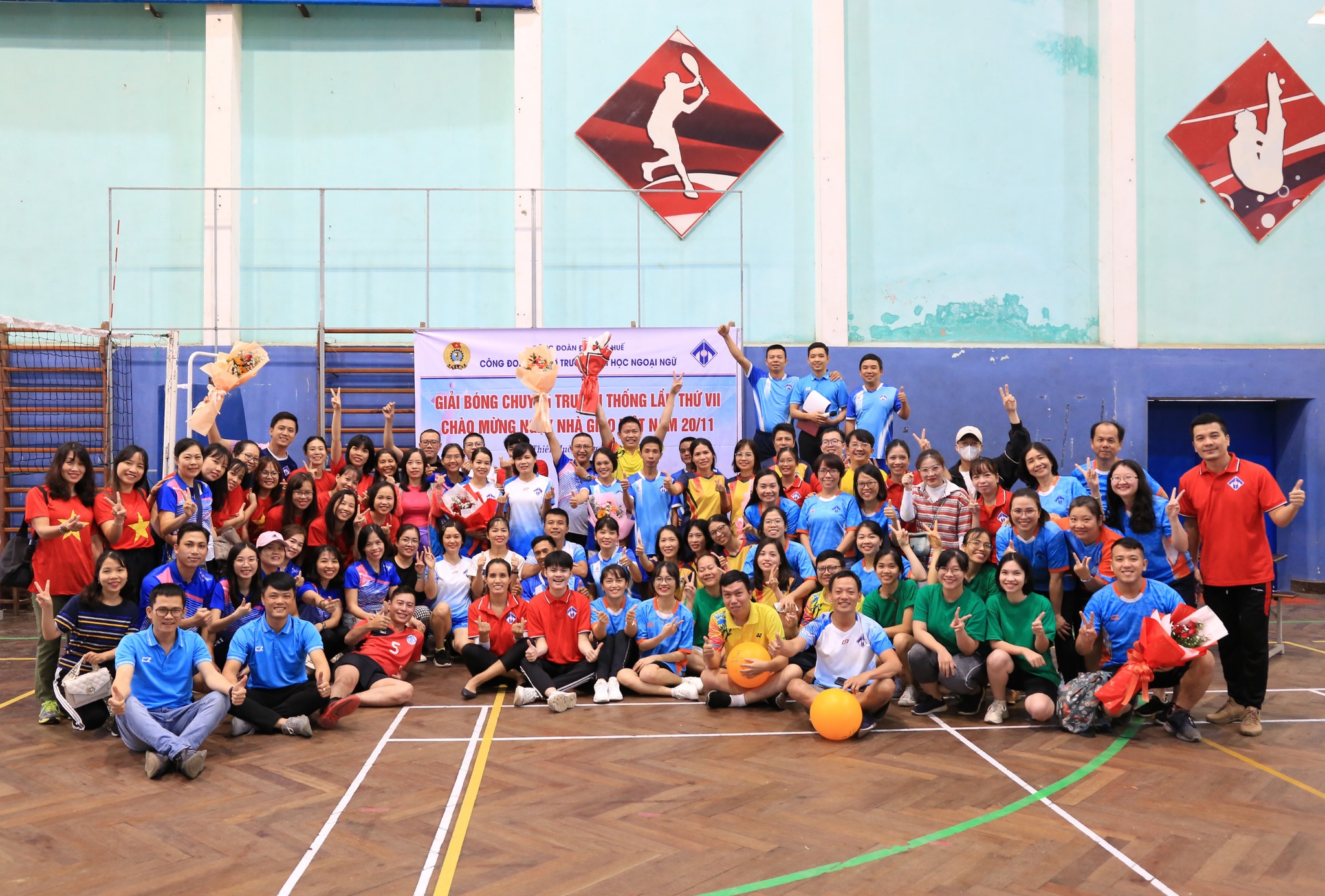 giai-bong-chuyen-truyen-thong-chao-mung-ngay-nha-giao-viet-nam-2011