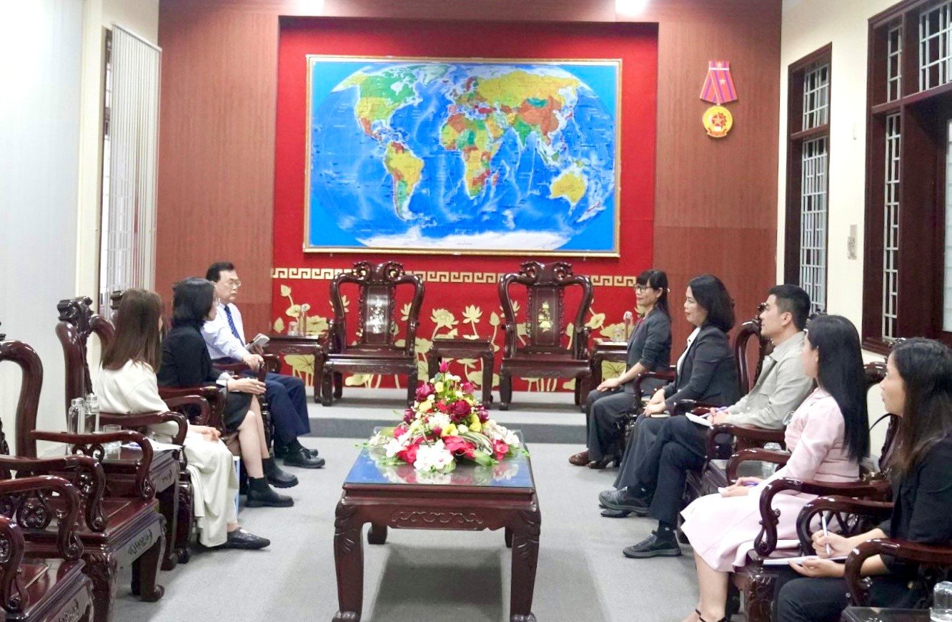 tiep-doan-van-phong-kinh-te-van-hoa-dai-bac-lam-viec-tai-huflis