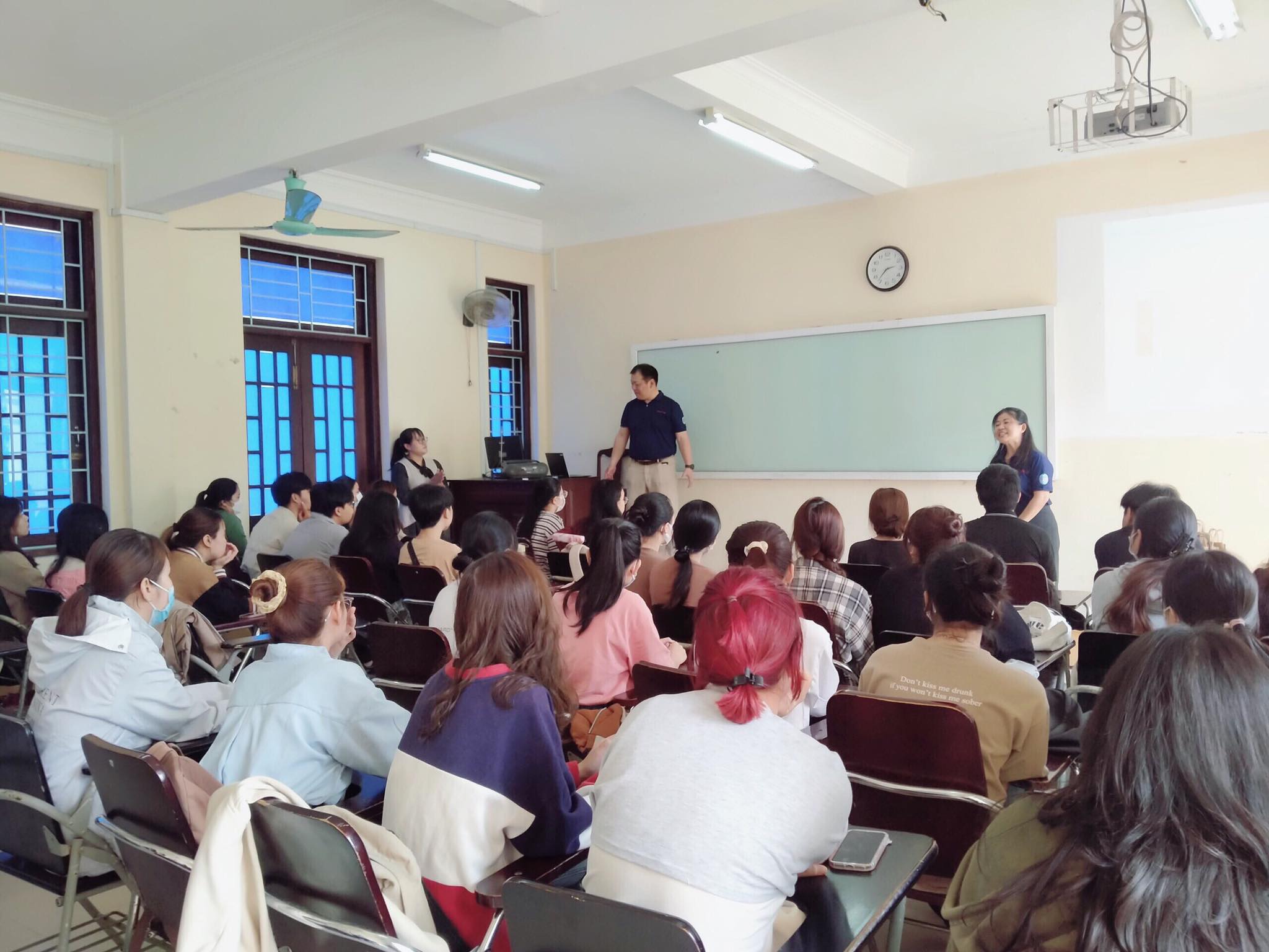 cong-ty-takatsu-nhat-ban-chi-nhanh-tp-hue-to-chuc-buoi-tu-van-viec-lam-cho-sinh-vien-khoa-nnvh-nhat-ban