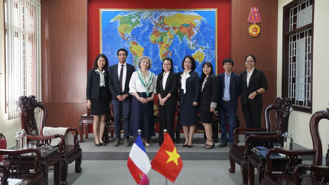 doan-cong-tac-cua-to-chuc-auf-tham-va-giao-luu-tai-truong-dai-hoc-ngoai-ngu-dai-hoc-hue