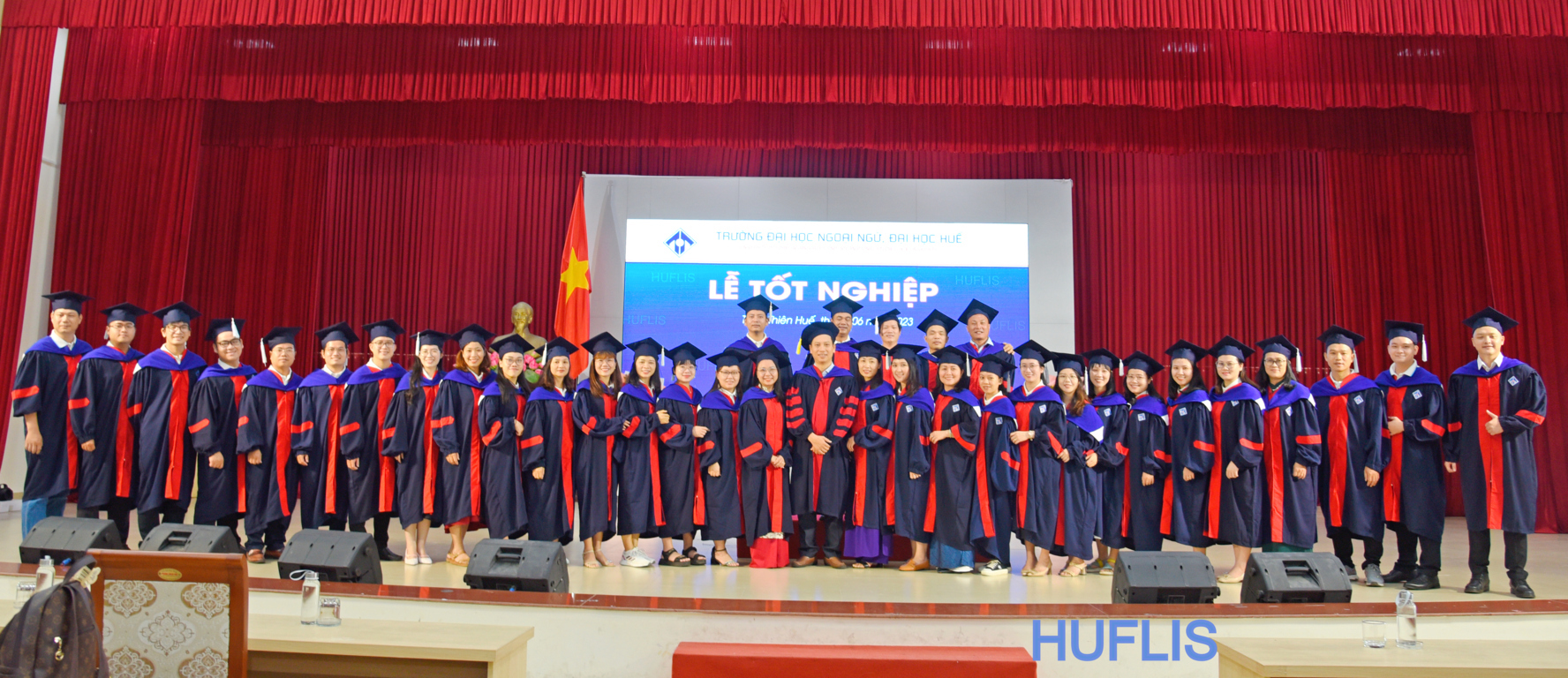 le-tot-nghiep-bang-dai-hoc-thu-2-he-chinh-quy