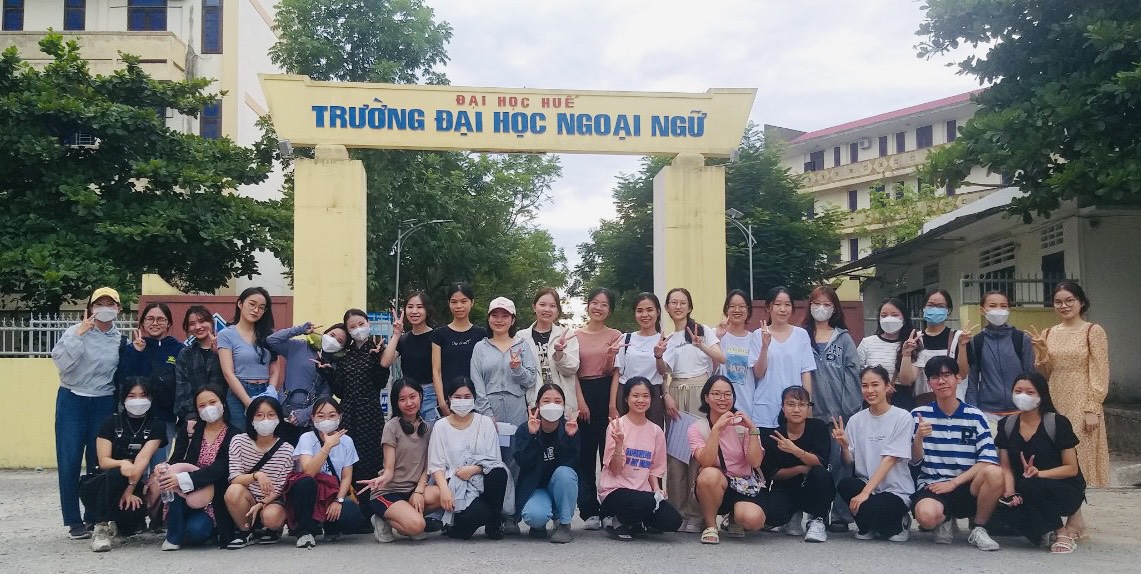 sinh-vien-khoa-tieng-anh-va-quoc-te-hoc-tham-gia-chuong-trinh-thuc-tap-tai-cac-truong-o-thai-lan