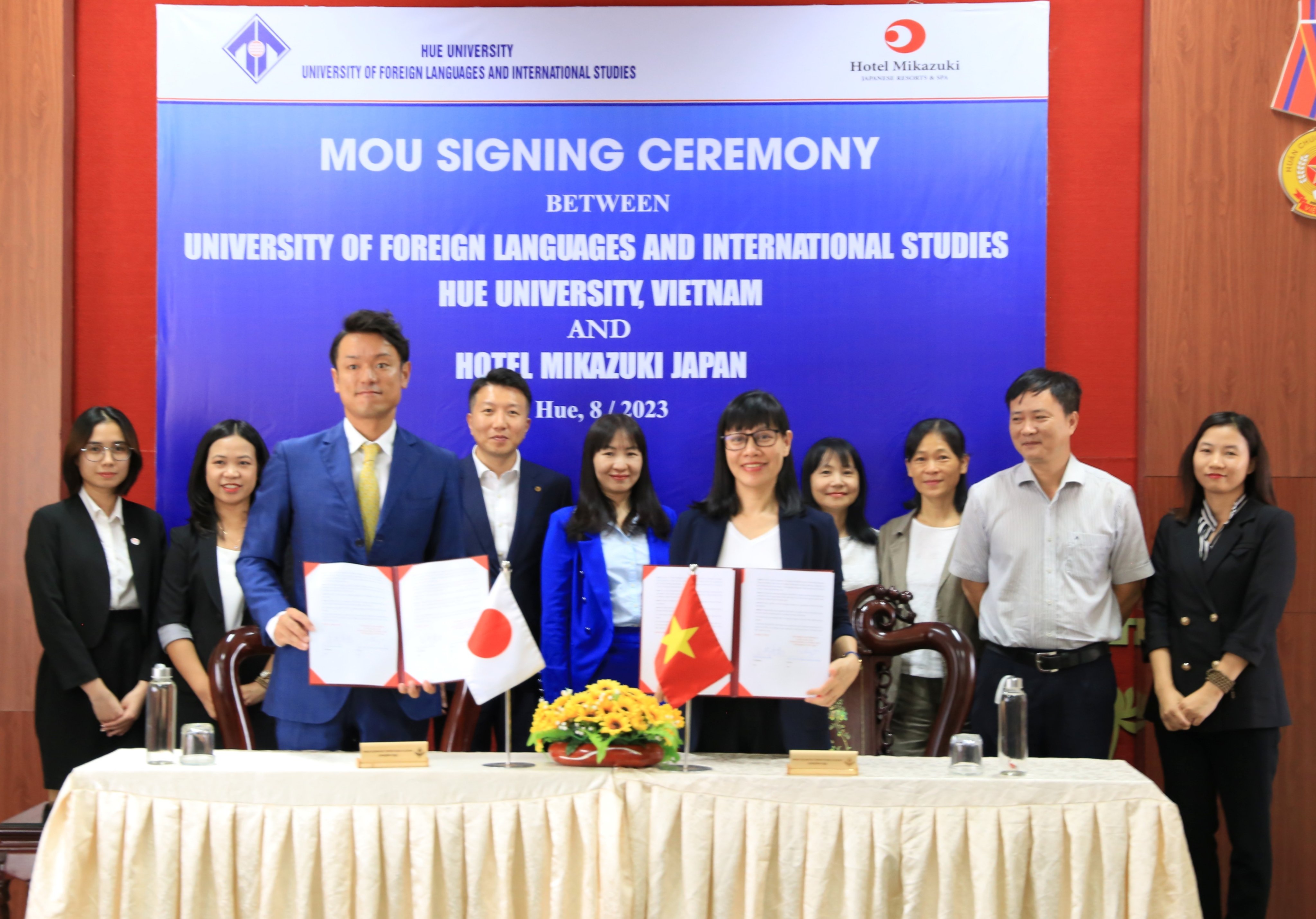le-ky-ket-hop-tac-giua-truong-dai-hoc-ngoai-ngu-dai-ho-hue-voi-tap-doan-mikazuki-nhat-ban
