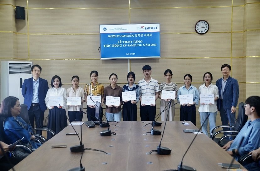 trao-hoc-bong-kfs-lan-thu-4-cho-20-sinh-vien-chuyen-ngu-tieng-han-va-sinh-vien-hoc-ngoai-ngu-2-tieng-han-tai-truong-dh-ngoai-ngu-dh-hue