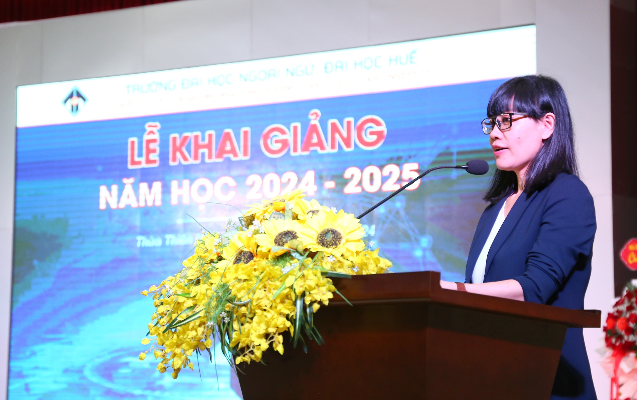 khai-giang-nam-hoc-2024-2025-va-chao-don-gan-1900-tan-sinh-vien-k21