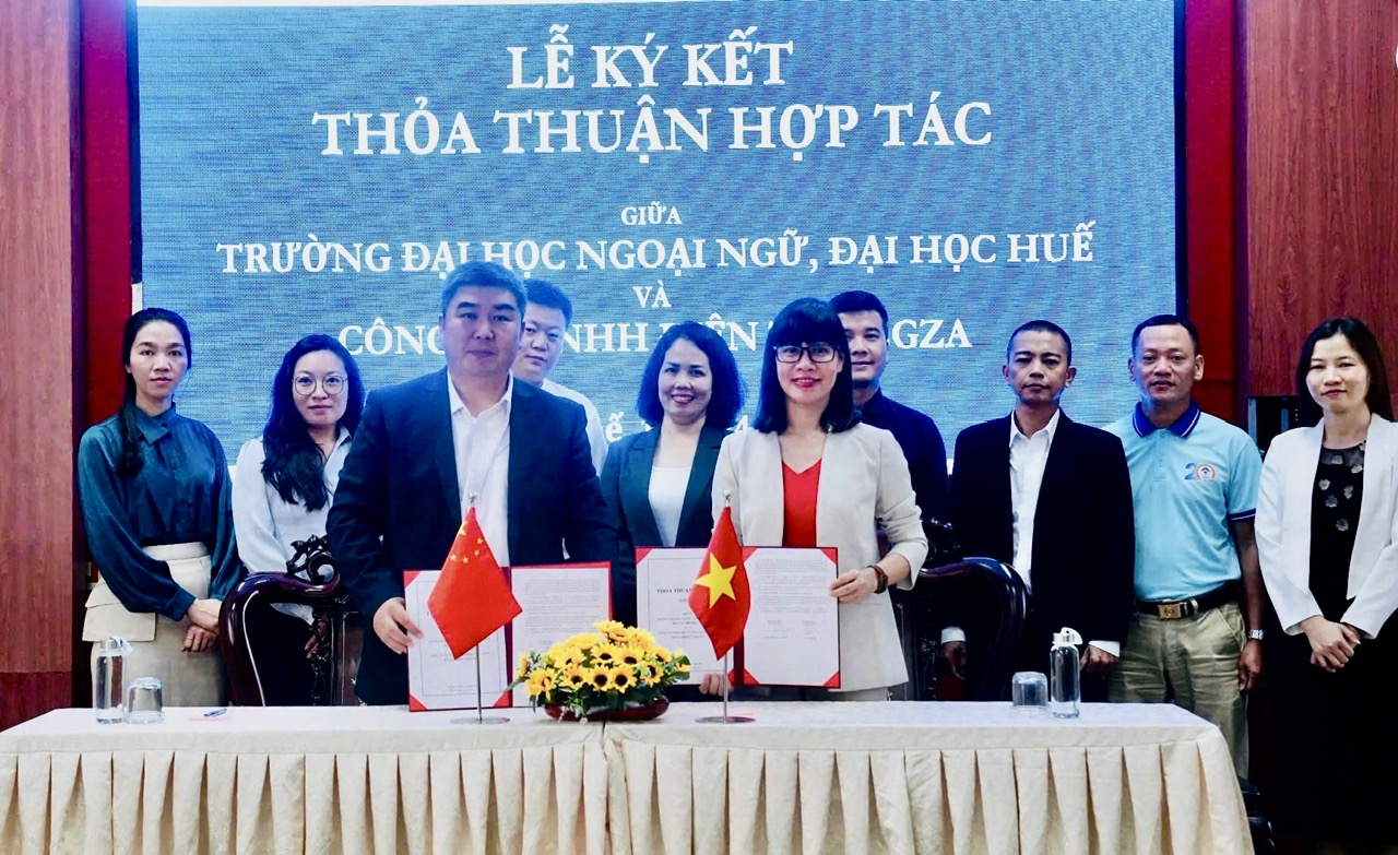 le-ky-ket-hop-tac-giua-truong-dai-hoc-ngoai-ngu-dai-hoc-hue-voi-cong-ty-tnhh-dien-tu-regza-viet-nam