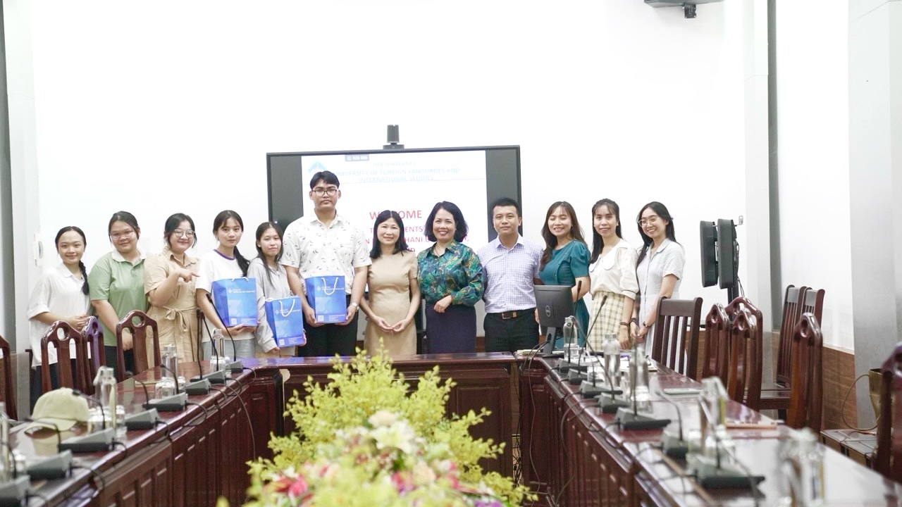 gap-mat-sinh-vien-truong-dai-hoc-ubon-ratchathani-thai-lan-den-tham-gia-chuong-trinh-trao-doi-tai-truong