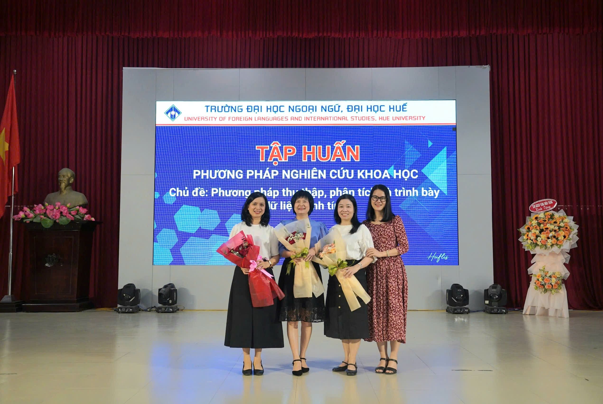 tap-huan-phuong-phap-nghien-cuu-khoa-hoc-voi-chu-de:-phuong-phap-thu-thap-phan-tich-va-trinh-bay-du-lieu-dinh-tinh