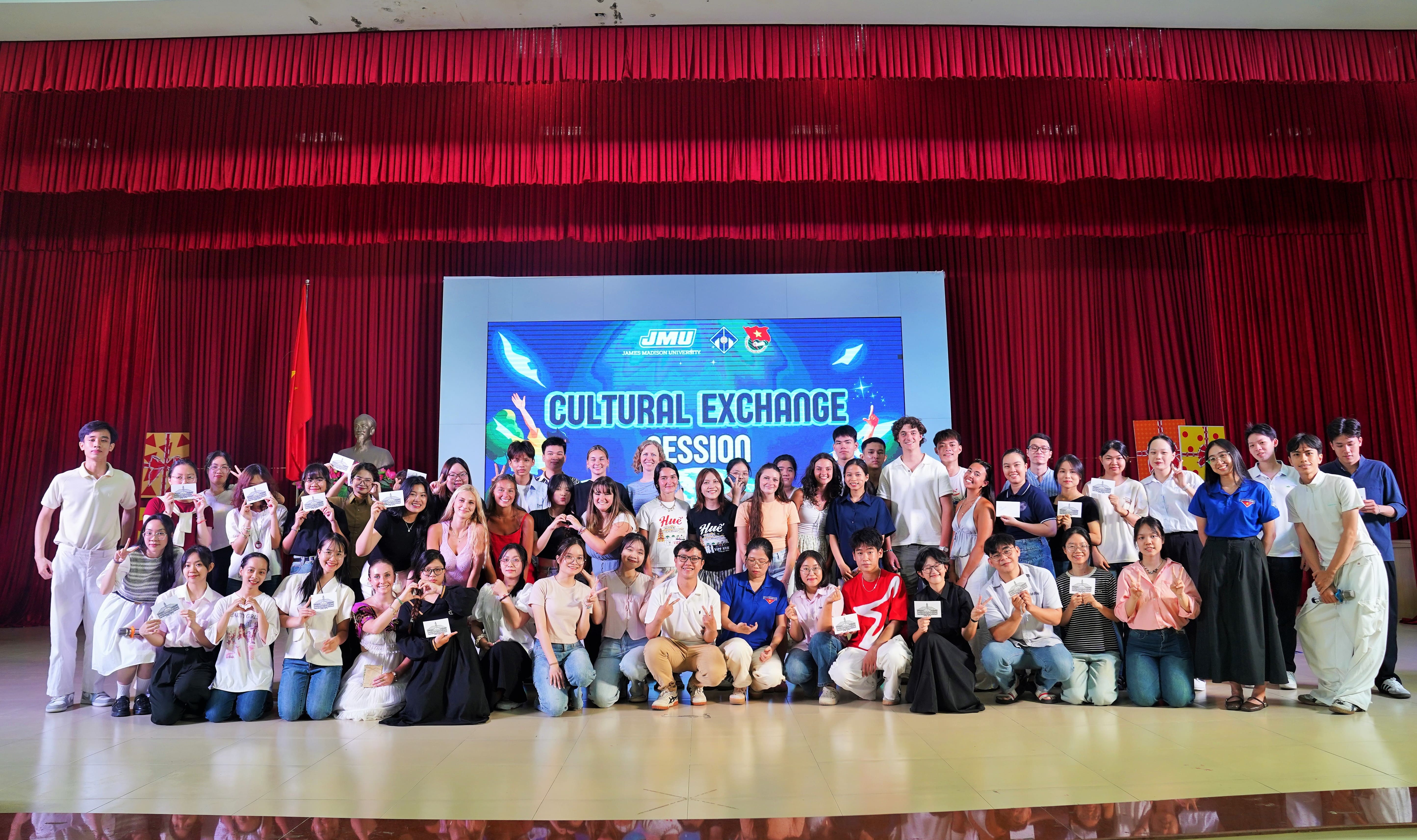 giao-luu-van-hoa-giua-sinh-vien-truong-dai-hoc-ngoai-ngu-dai-hoc-hue-va-truong-dai-hoc-james-madison-hoa-ky