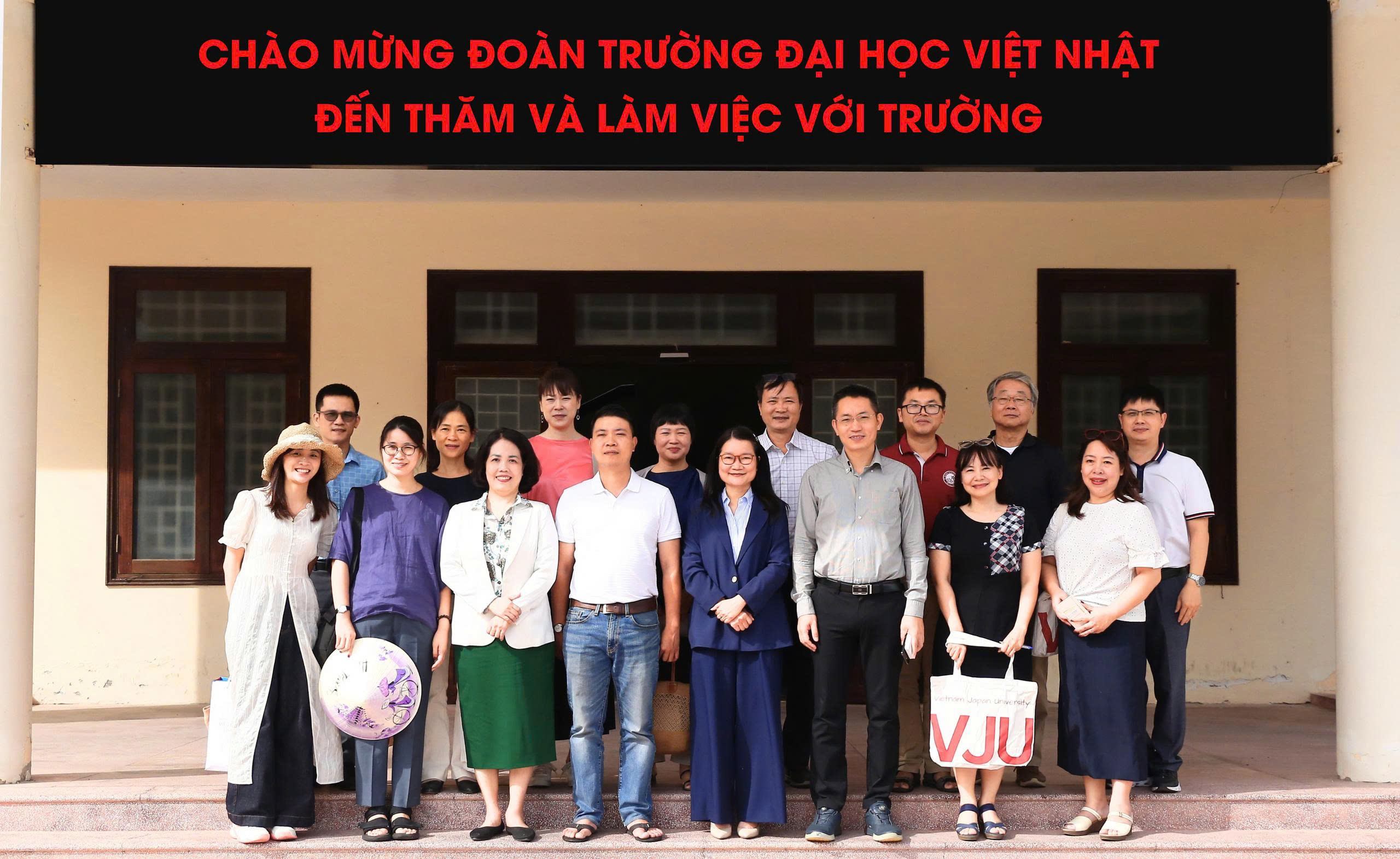 chuyen-tham-va-lam-viec-cua-truong-dai-hoc-viet-nhat-voi-truong-dai-hoc-ngoai-ngu-dai-hoc-hue