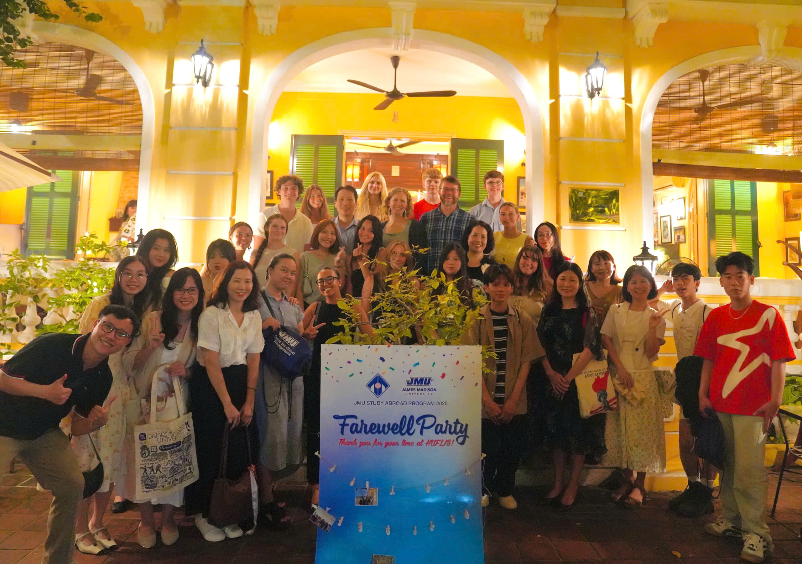 gap-mat-va-chi-tay-sinh-vien-dai-hoc-jmu-hoa-ky-ket-thuc-khoa-hoc-mua-he-tai-huflis