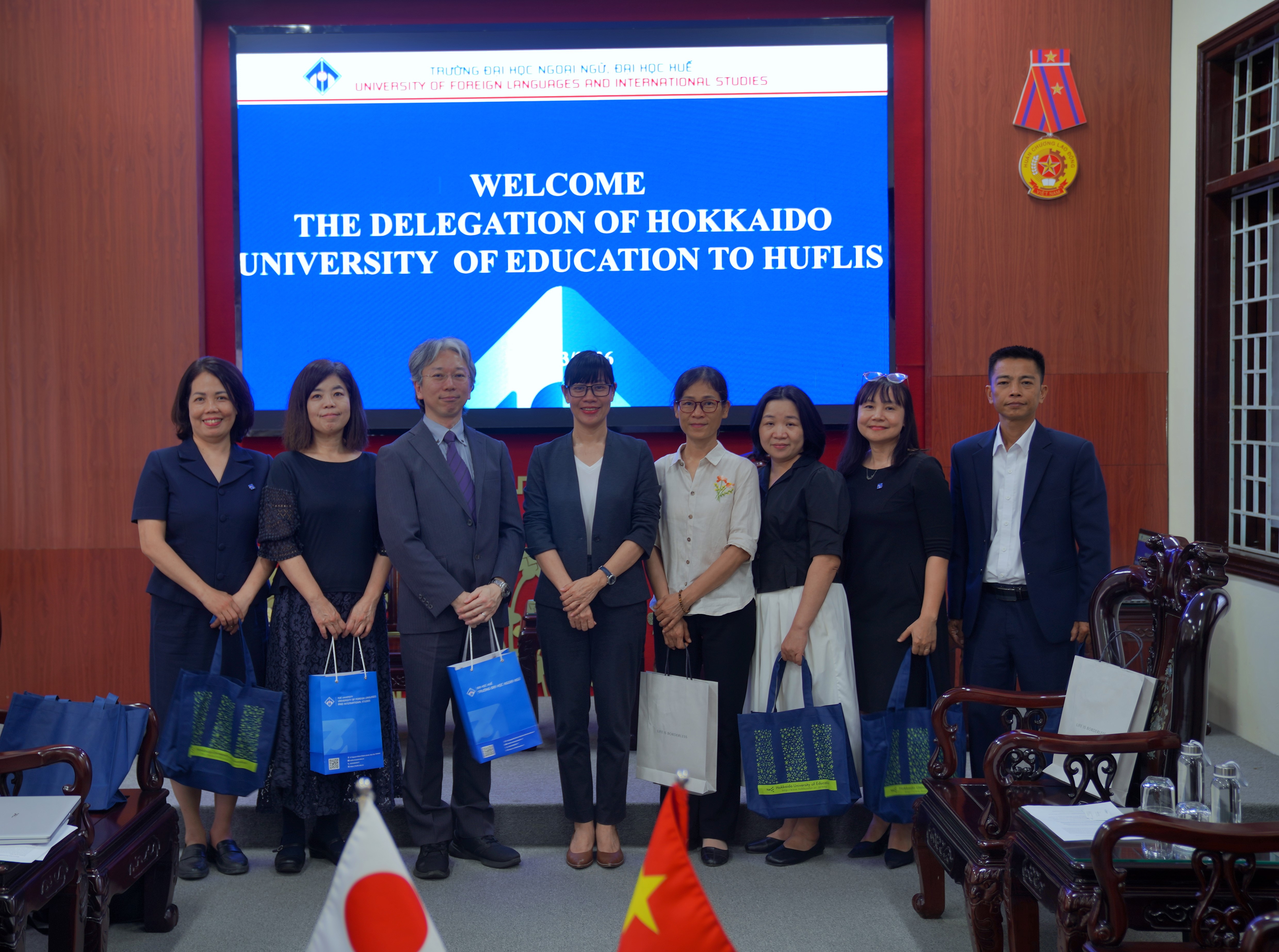 trao-doi-ve-hop-tac-trao-doi-sinh-vien-voi-truong-dai-hoc-su-pham-hokkaido-nhat-ban