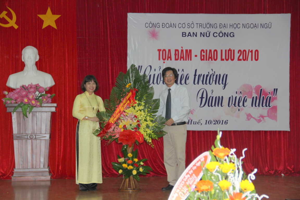 toa-dam-ky-niem-ngay-phu-nu-viet-nam-2010