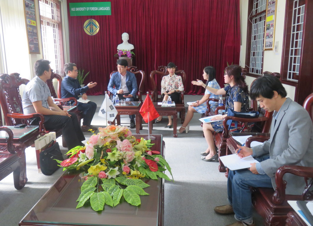 tiep-dai-dien-truong-dai-hoc-jeonju-han-quoc